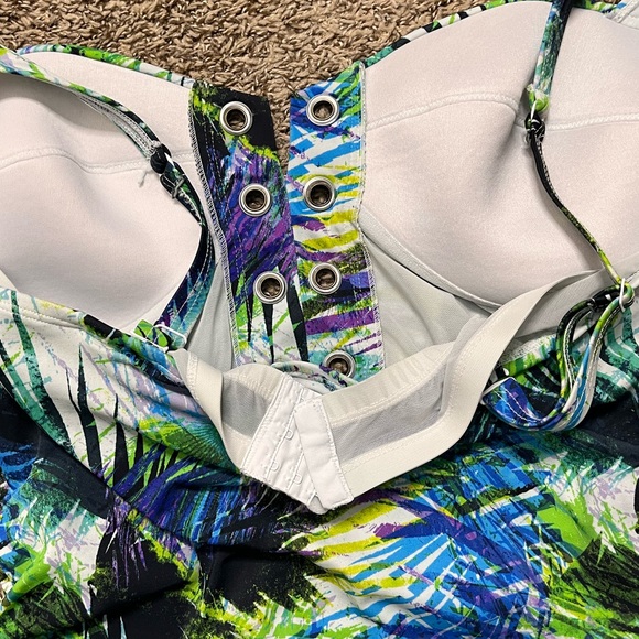 Torrid Swimsuit Underwire Lace-Up One Piece Tropical Palm 2 2X - Picture 5 of 8